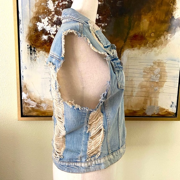 RWH factory distressed jean jacket vest size L - Picture 2 of 10
